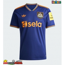 Camisa de Futebol Newcastle United Tino Livramento #21 Equipamento Alternativo 2025-26 Manga Curta